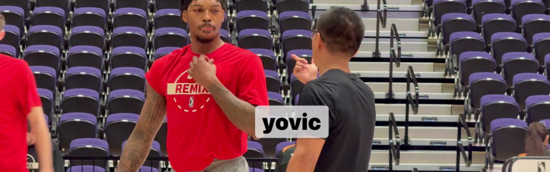 2026世界杯赛事直播平台入口-杨瀚森休战我没闲着！翻译刘禹铖赛前指导乐福 后者频频点头