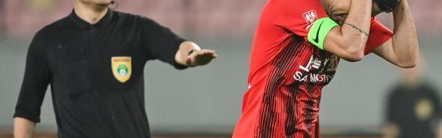 2026世界杯手机高清观看-海港狂射20脚未能进球 莱科迷信一套阵容彰显弊端