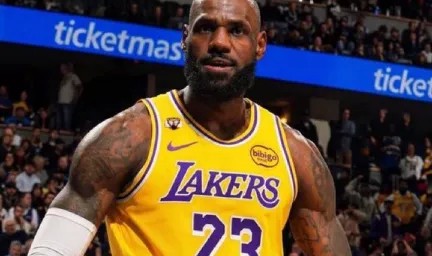 湖媒：詹姆斯已从伤病名单中移除，明日对阵火箭可以出战